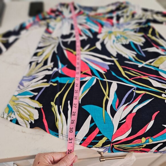 Clara SunWoo Floral Tunic Top Asymmetric Hem Medium Flowy 3/4 Sleeve Black - Picture 8 of 9